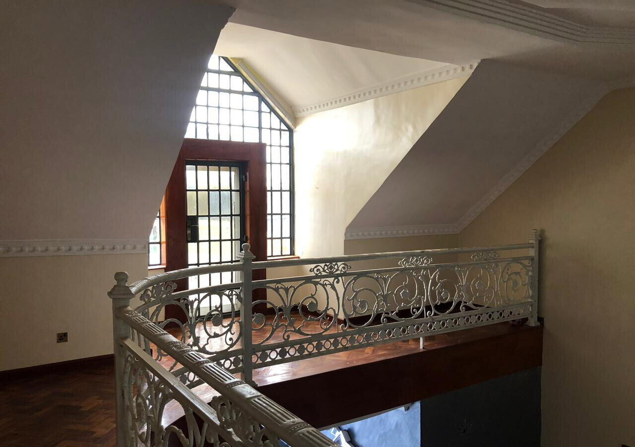 5-Bed Townhouse with Pool in Fairacres – Karen