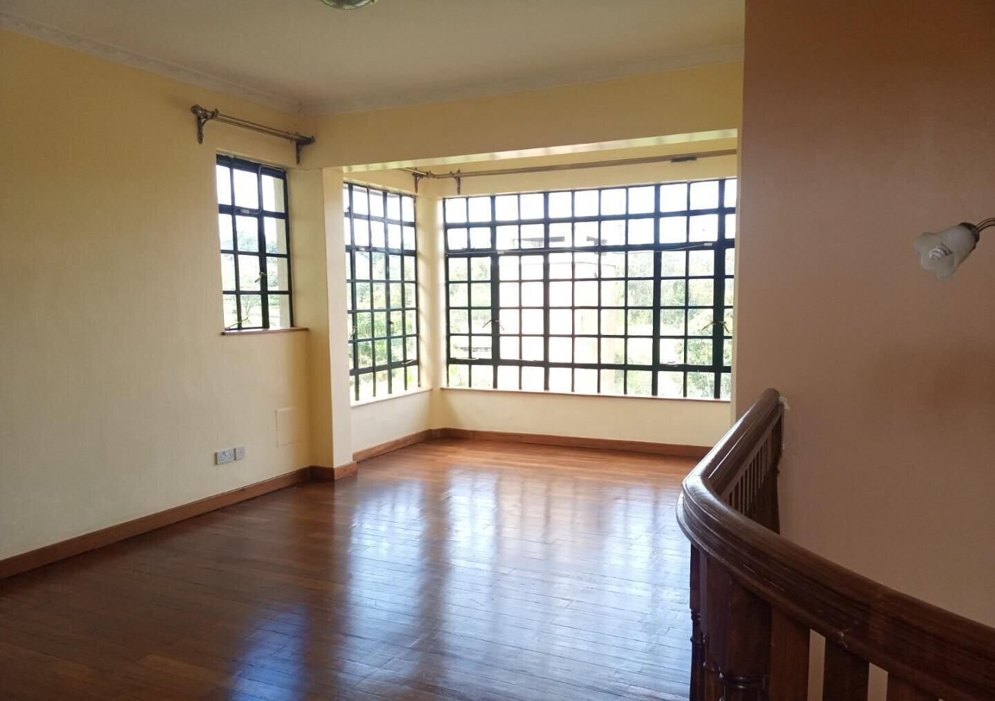 5-Ensuite Townhouse with DSQ on Half-Acre – Karen