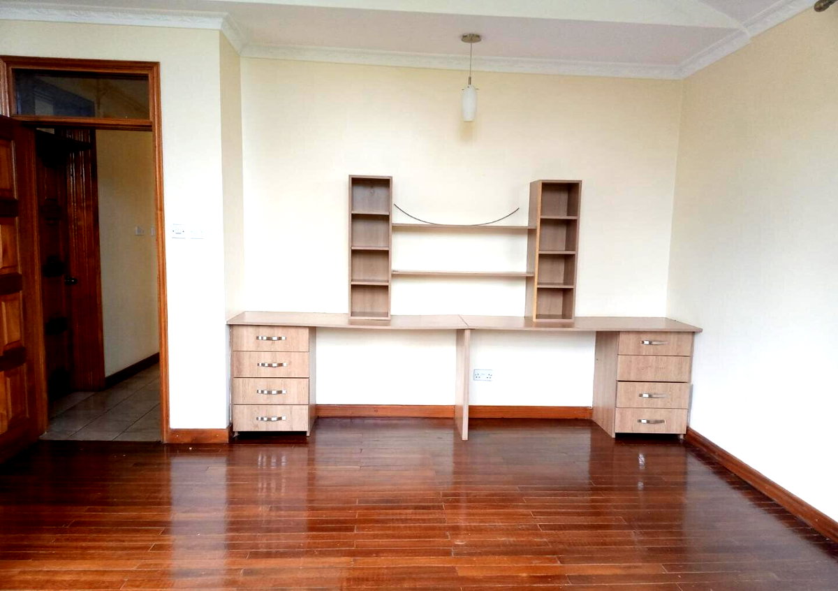 5-Ensuite Townhouse with DSQ on Half-Acre – Karen