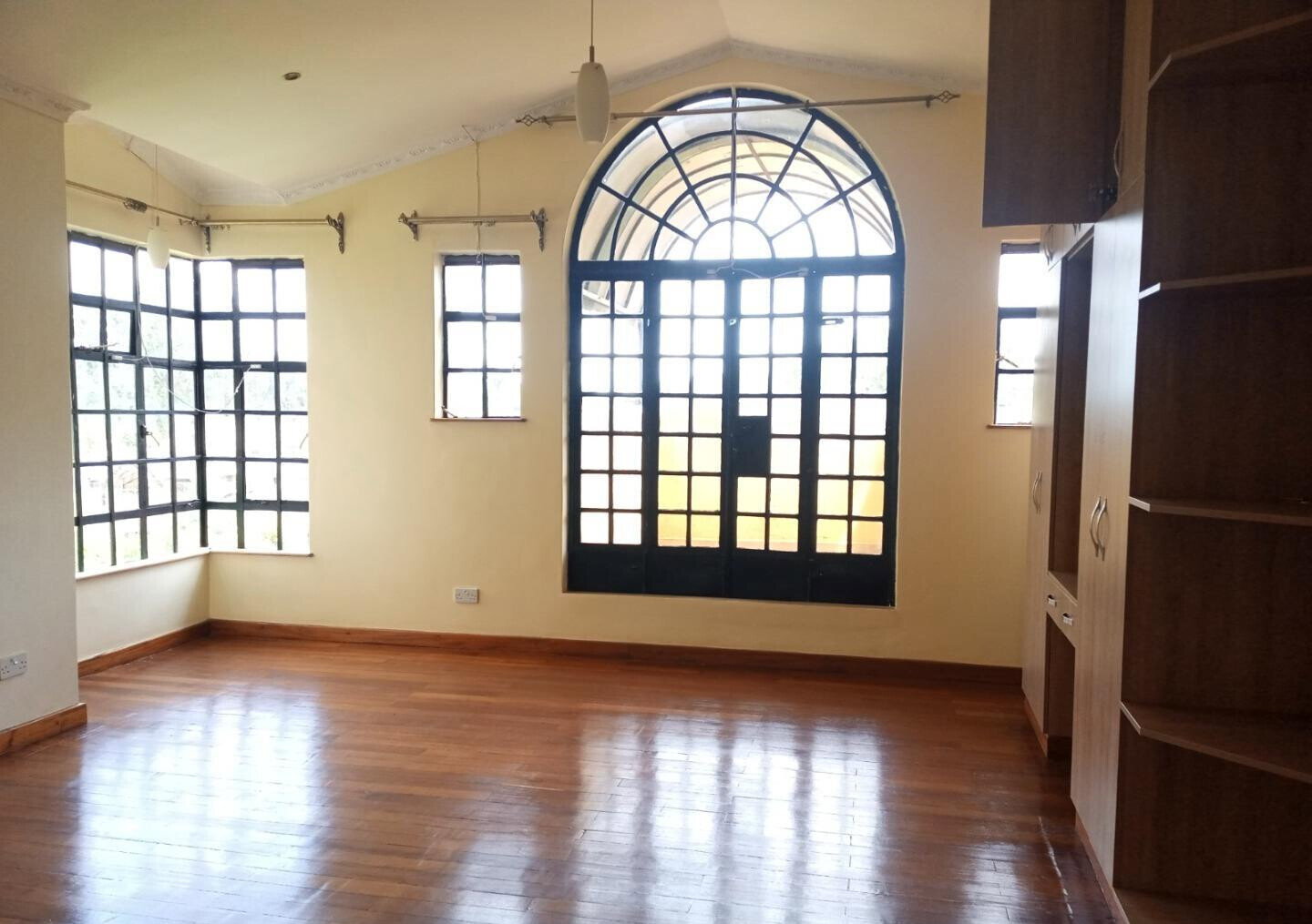 5-Ensuite Townhouse with DSQ on Half-Acre – Karen