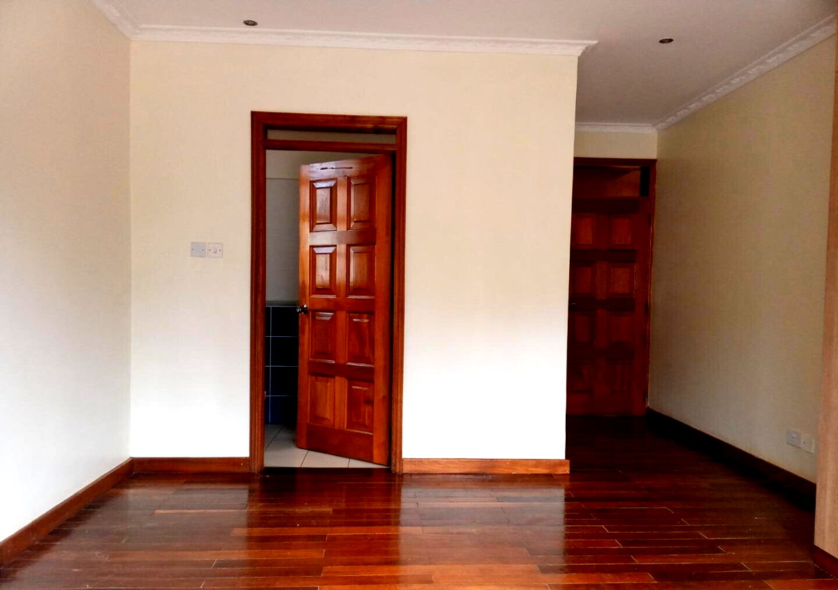5-Ensuite Townhouse with DSQ on Half-Acre – Karen