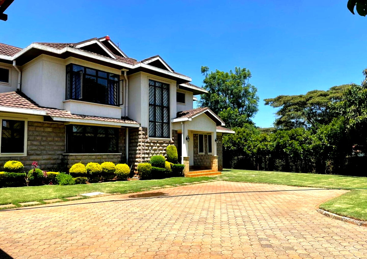 4-Ensuite Townhouse with Pool & Private Garden – Karen