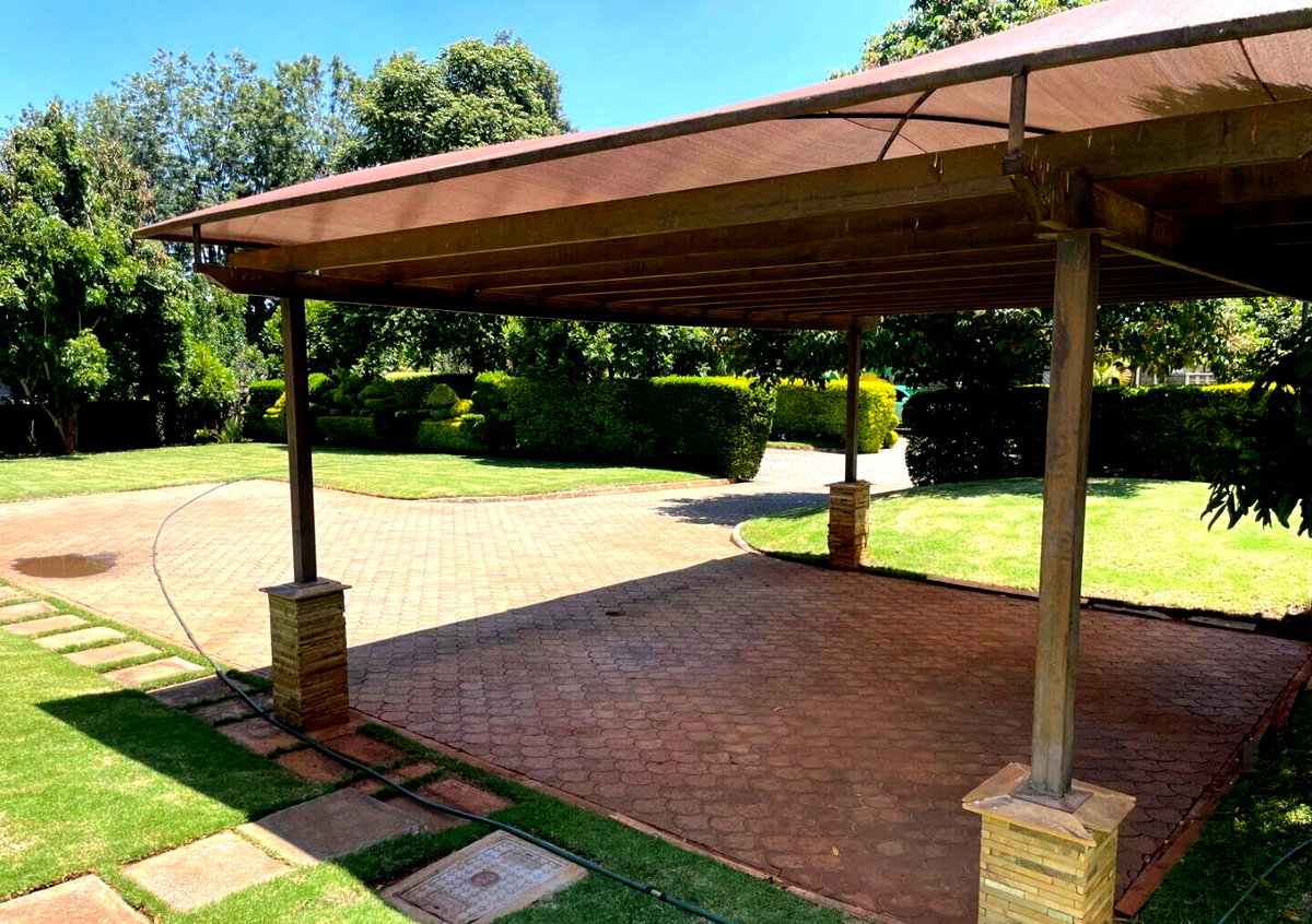 4-Ensuite Townhouse with Pool & Private Garden – Karen