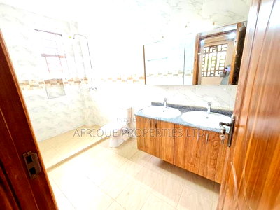 Mini Flat in Thome Estate for rent - Image 8