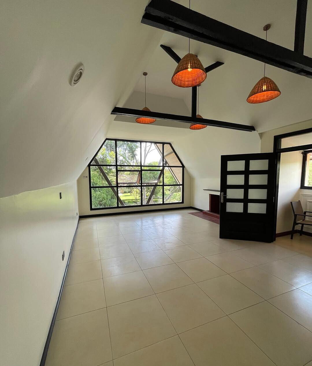 5-Ensuite Villa with Sunken Lounge & Man-Made Dam – Karen