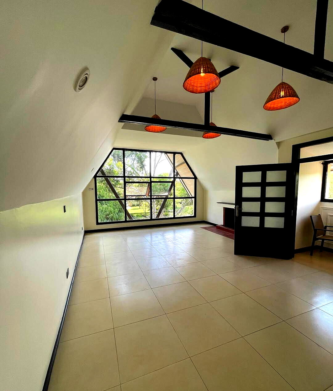 5-Ensuite Villa with Sunken Lounge & Man-Made Dam – Karen