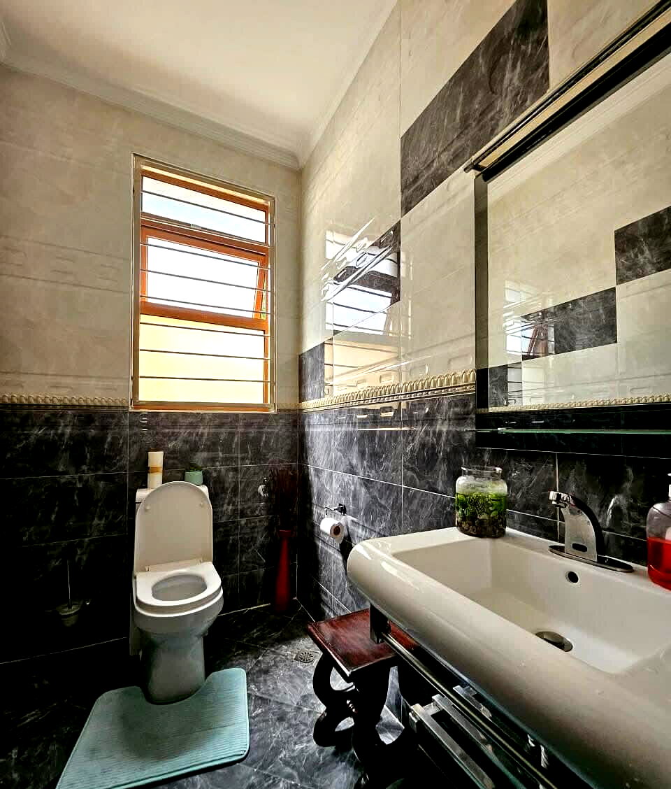 Pet-Friendly 5BR Townhouse with DSQ & Private Garden - Lavington