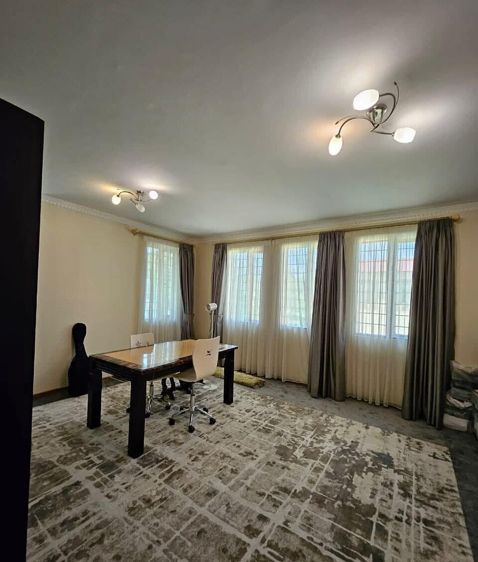 Pet-Friendly 5BR Townhouse with DSQ & Private Garden - Lavington