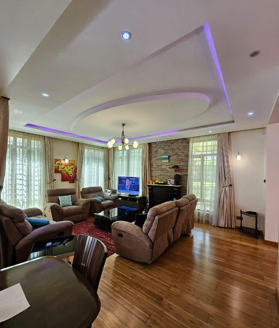 Pet-Friendly 5BR Townhouse with DSQ & Private Garden - Lavington