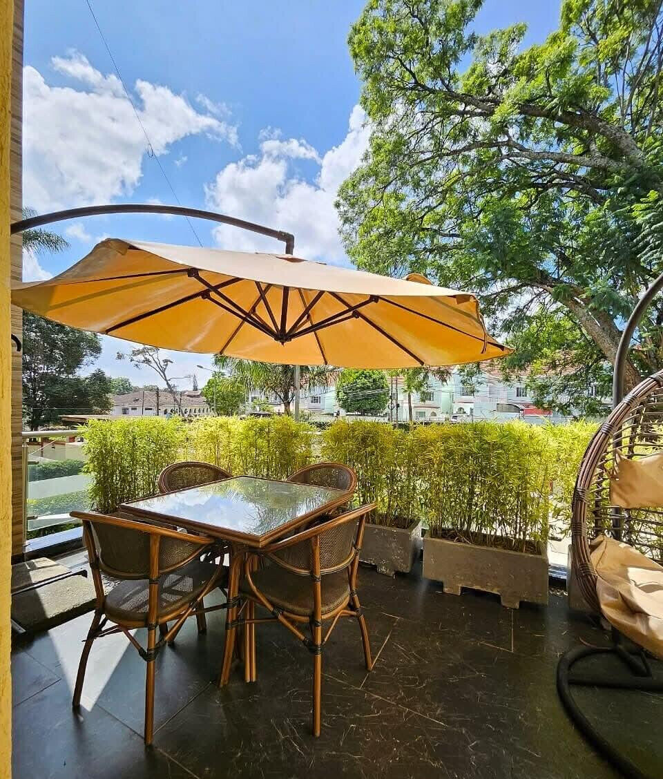 Pet-Friendly 5BR Townhouse with DSQ & Private Garden - Lavington