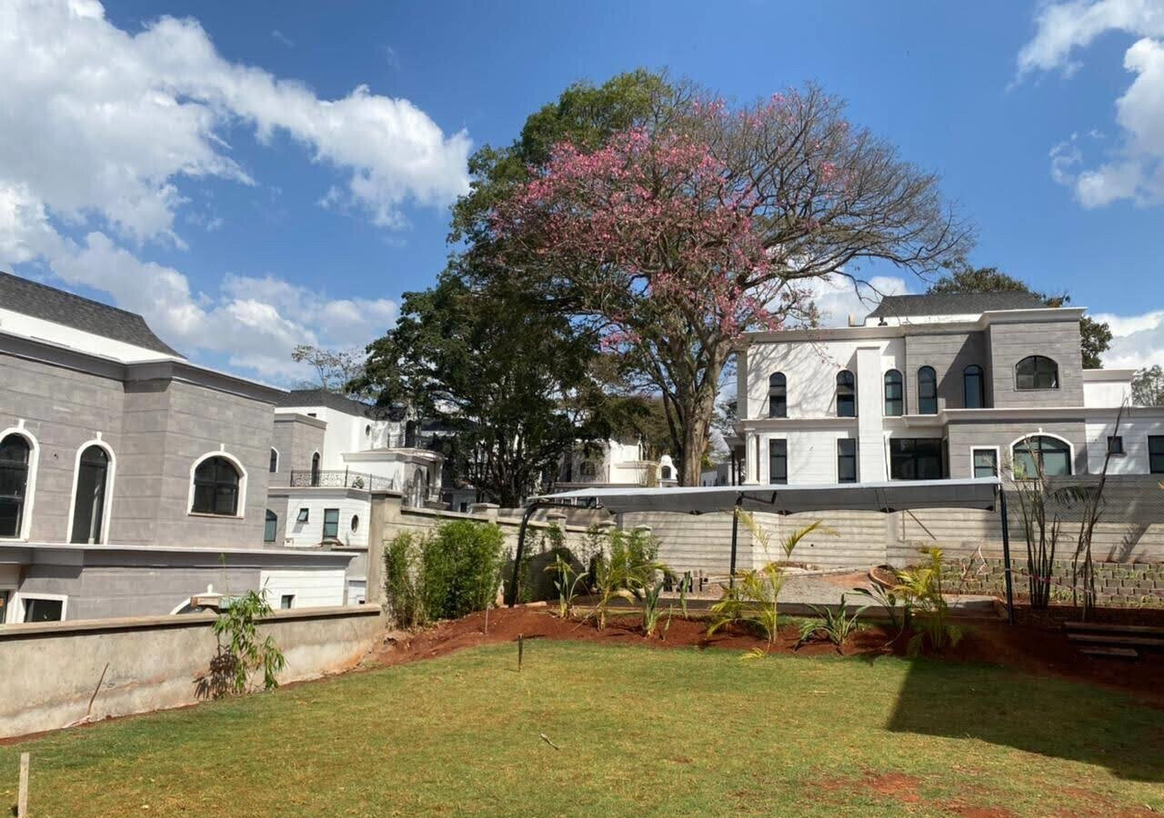 4-Ensuite Villa with DSQ & Heated Pool Access - Loresho