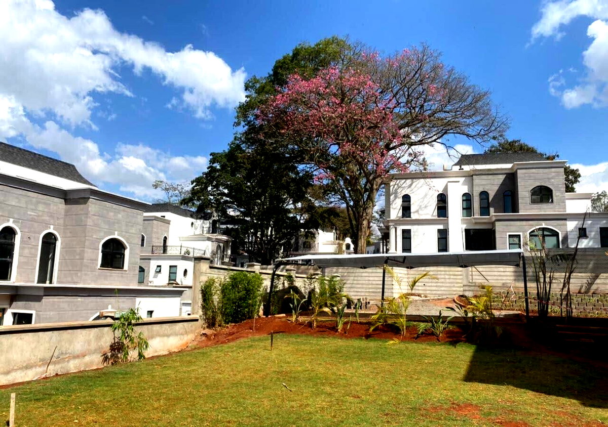 4-Ensuite Villa with DSQ & Heated Pool Access - Loresho