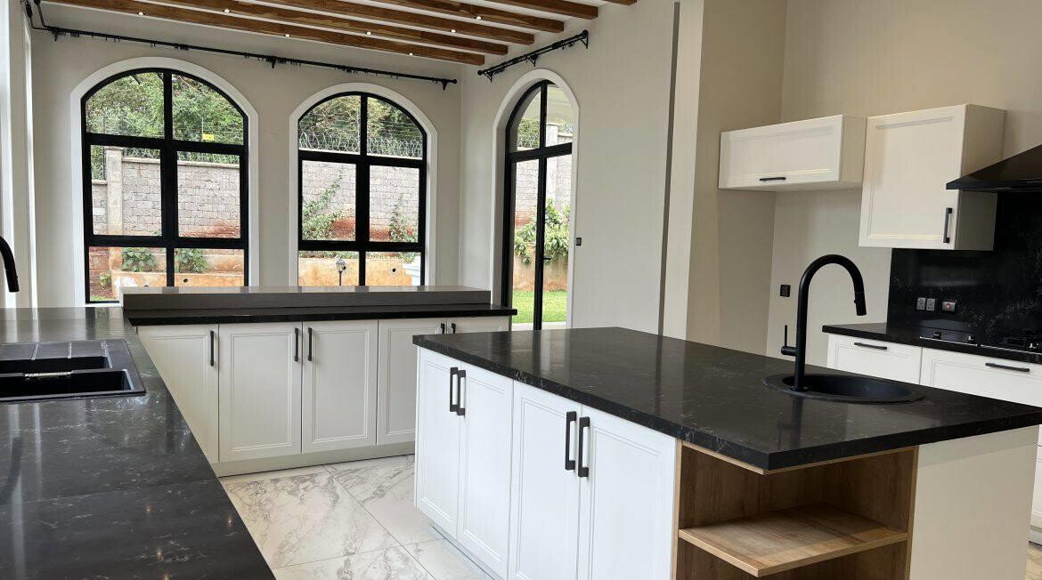4-Ensuite Villa with DSQ & Heated Pool Access - Loresho