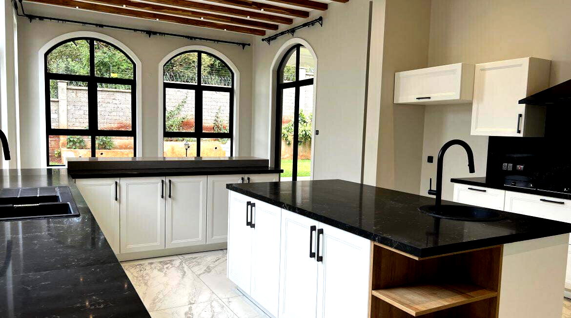 4-Ensuite Villa with DSQ & Heated Pool Access - Loresho
