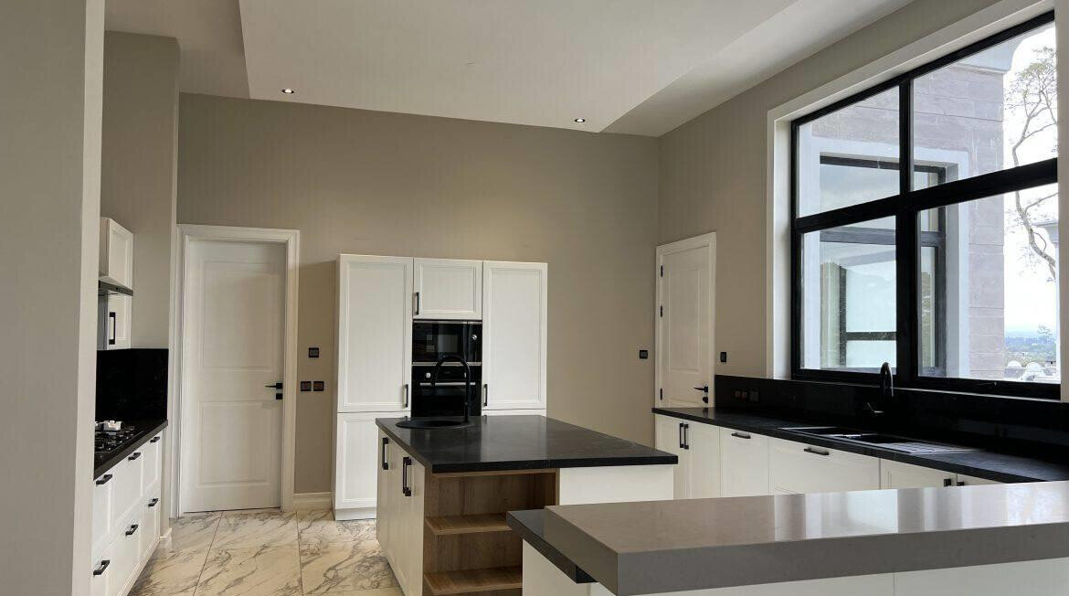 4-Ensuite Villa with DSQ & Heated Pool Access - Loresho