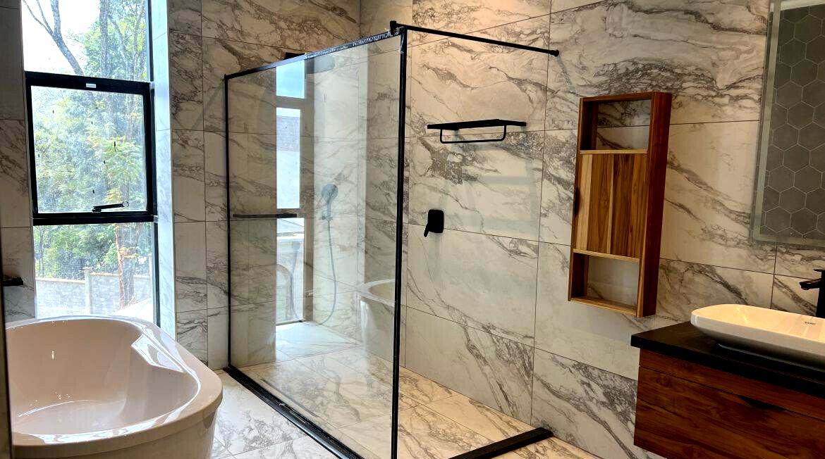 4-Ensuite Villa with DSQ & Heated Pool Access - Loresho