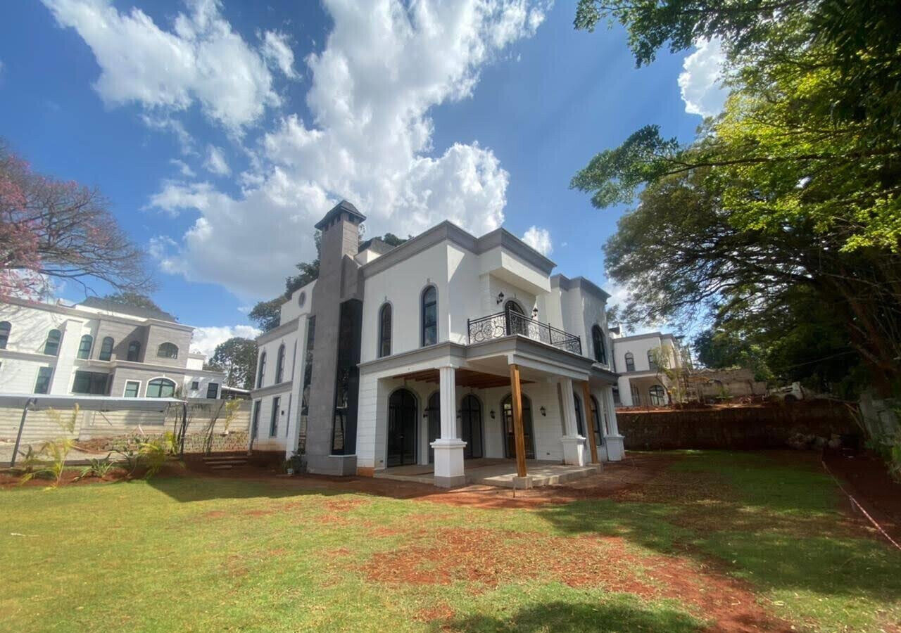 4-Ensuite Villa with DSQ & Heated Pool Access - Loresho