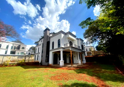 4-Ensuite Villa with DSQ & Heated Pool Access - Loresho