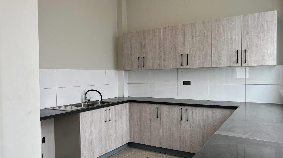 4-Ensuite Villa with DSQ & Heated Pool Access - Loresho