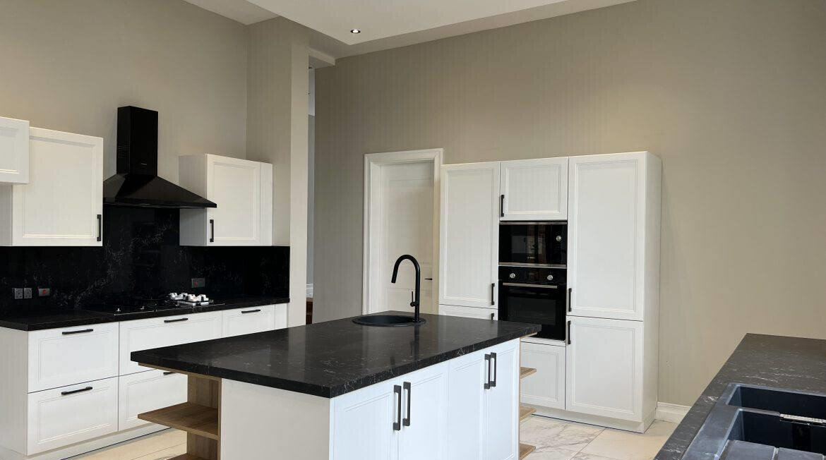 4-Ensuite Villa with DSQ & Heated Pool Access - Loresho