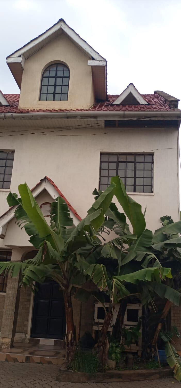 4BR Maisonette with 2 Ensuites & SQ - Donholm