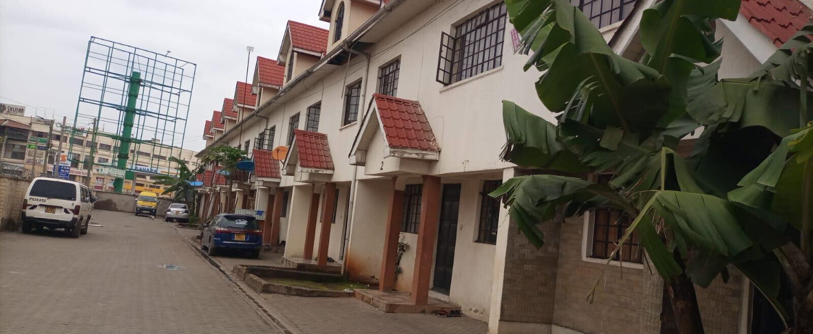 4BR Maisonette with 2 Ensuites & SQ - Donholm