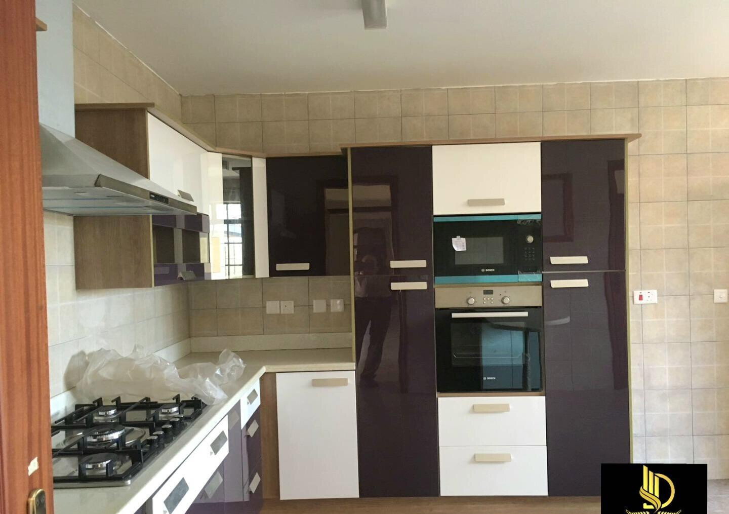 4-Ensuite Maisonette with Sunken Lounge & BBQ – Karen Kerarapon