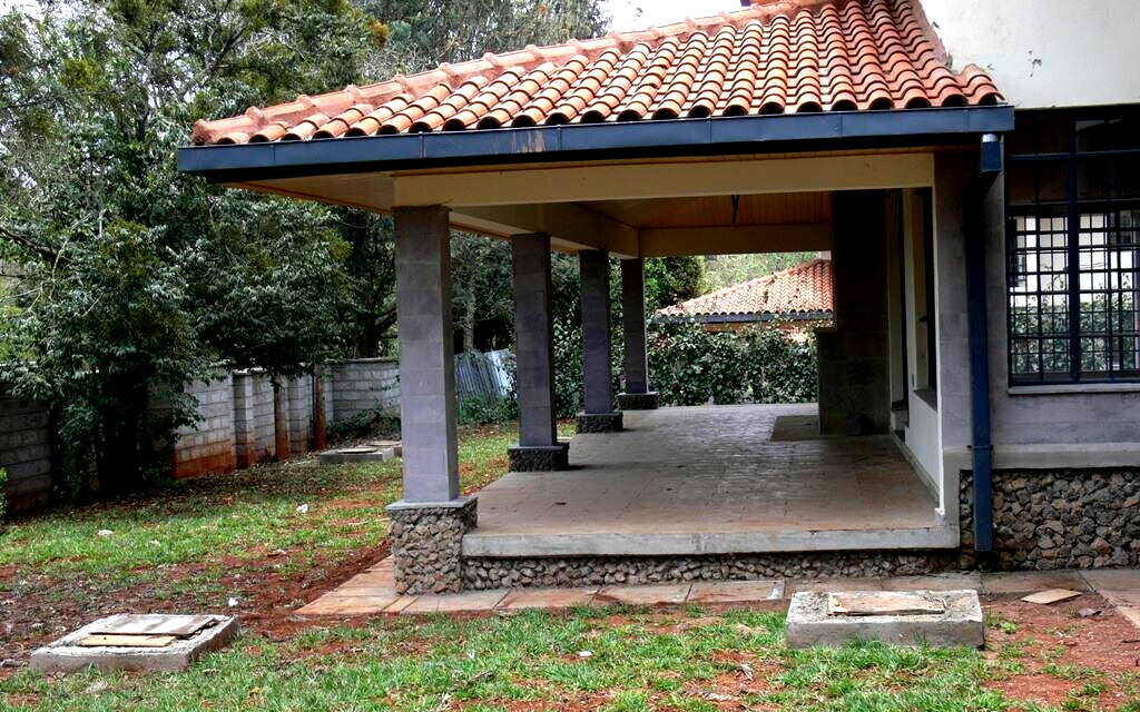 4-Ensuite Maisonette with Sunken Lounge & BBQ – Karen Kerarapon