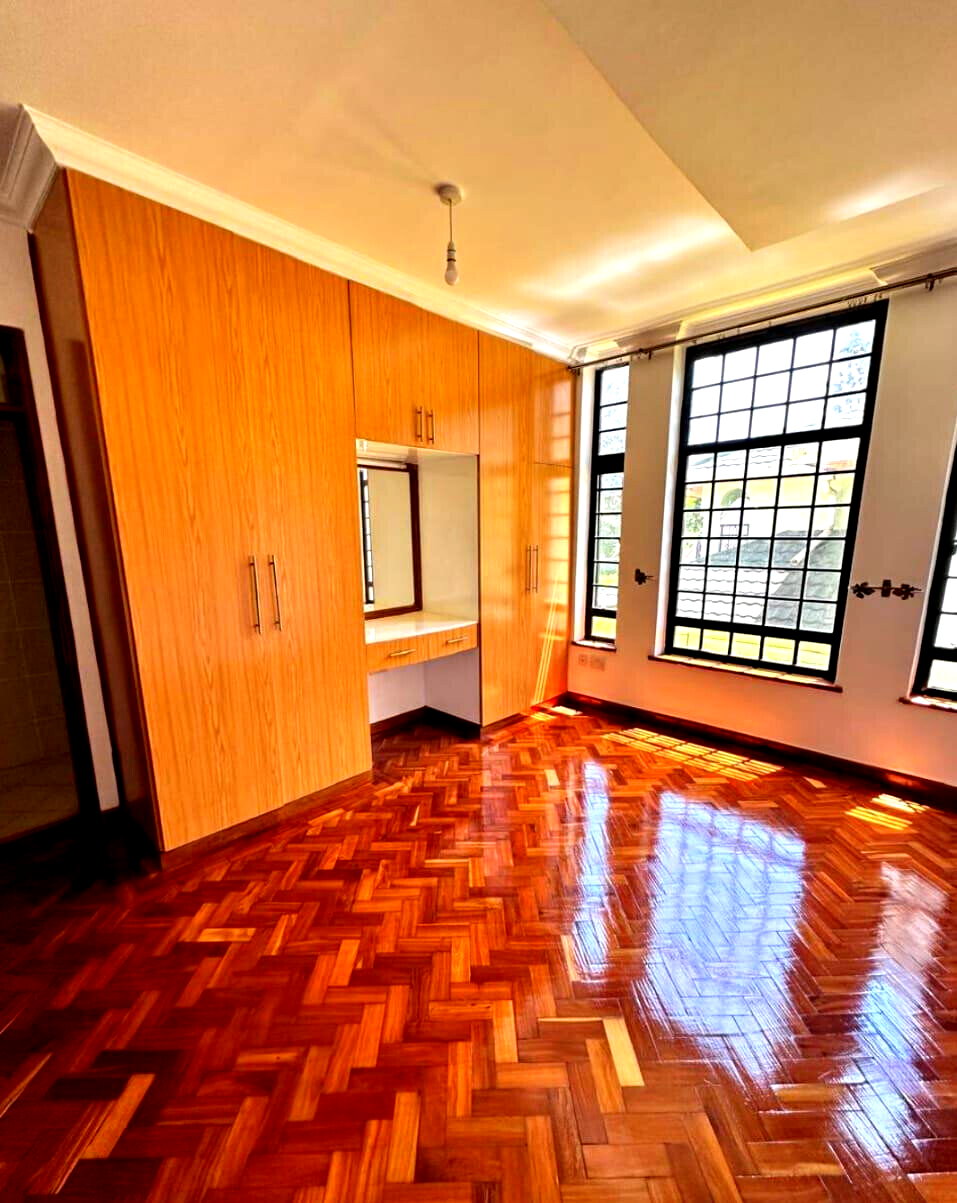 4-Ensuite Townhouse with Lush Garden & Backup Power – Karen
