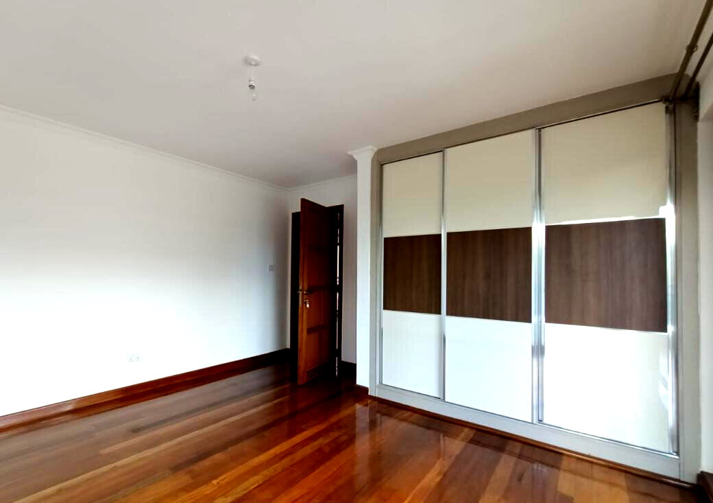 4BR Townhouse with Private Garden & DSQ - Kaputei Gardens, Lavington