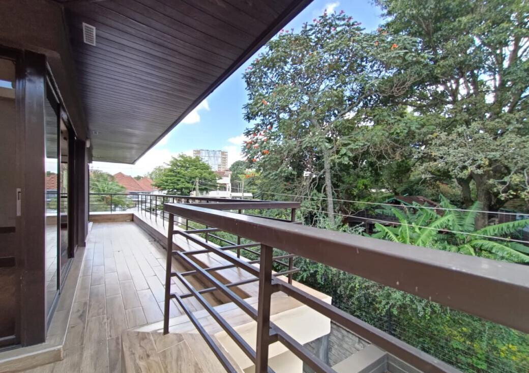4BR Townhouse with Private Garden & DSQ - Kaputei Gardens, Lavington