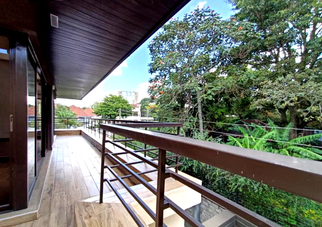 4BR Townhouse with Private Garden & DSQ - Kaputei Gardens, Lavington