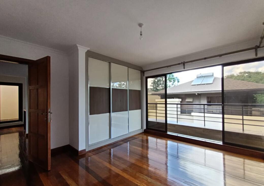 4BR Townhouse with Private Garden & DSQ - Kaputei Gardens, Lavington