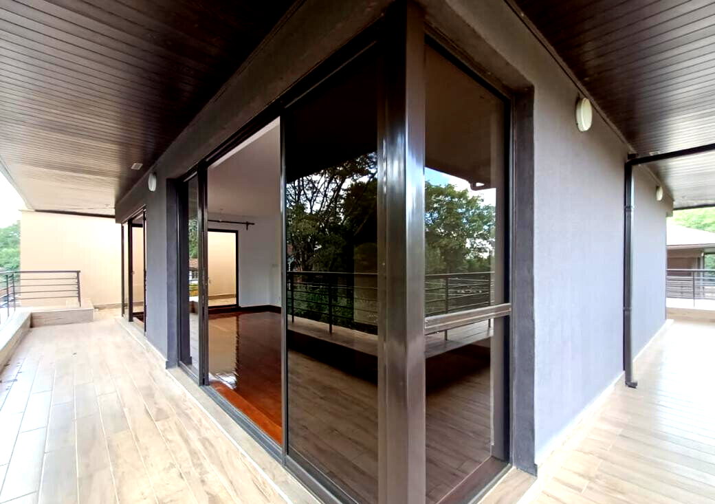 4BR Townhouse with Private Garden & DSQ - Kaputei Gardens, Lavington