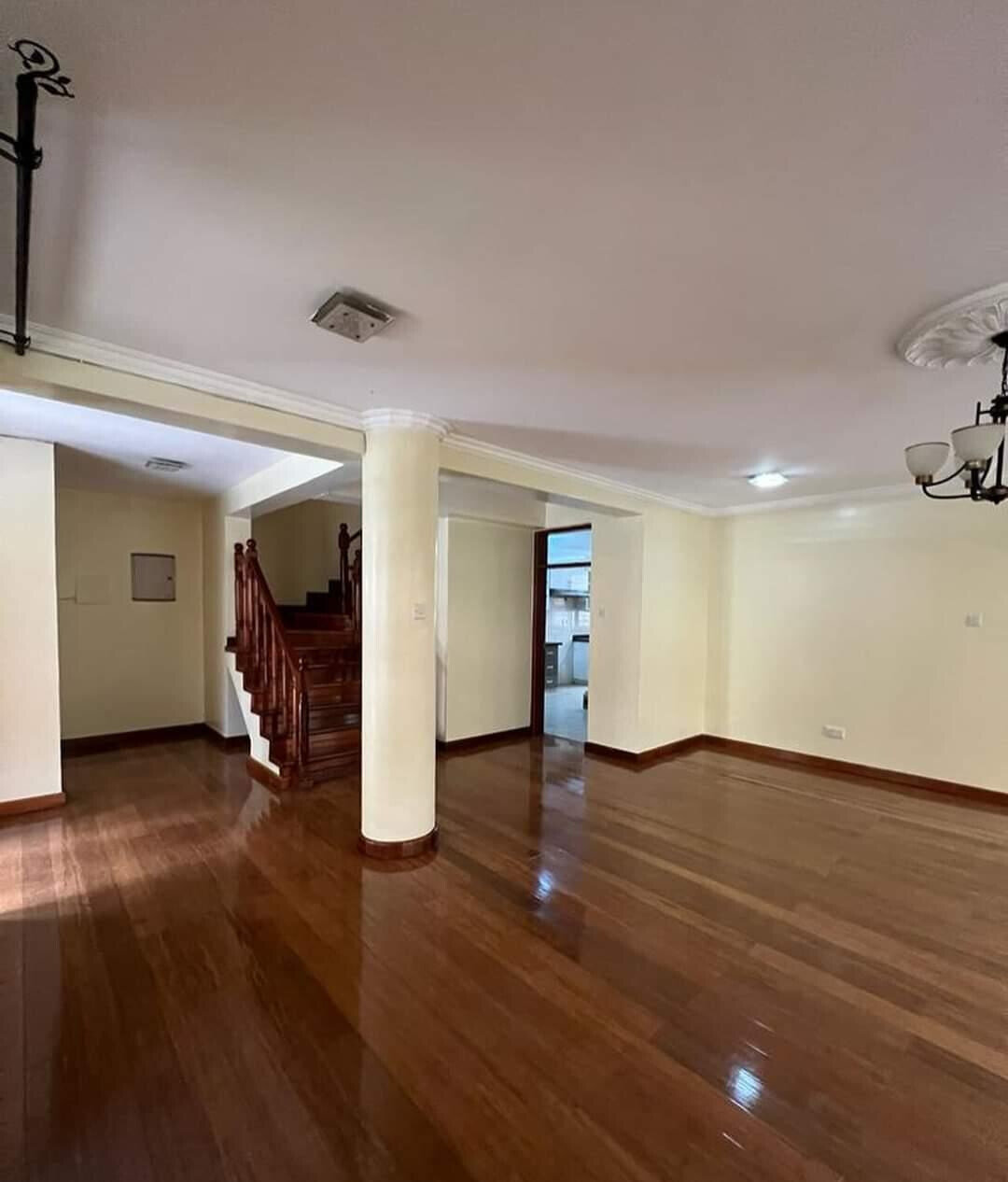 Spacious 5-Bed Townhouse with Pool & DSQ - Lavington