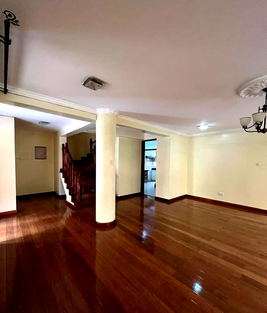 Spacious 5-Bed Townhouse with Pool & DSQ - Lavington
