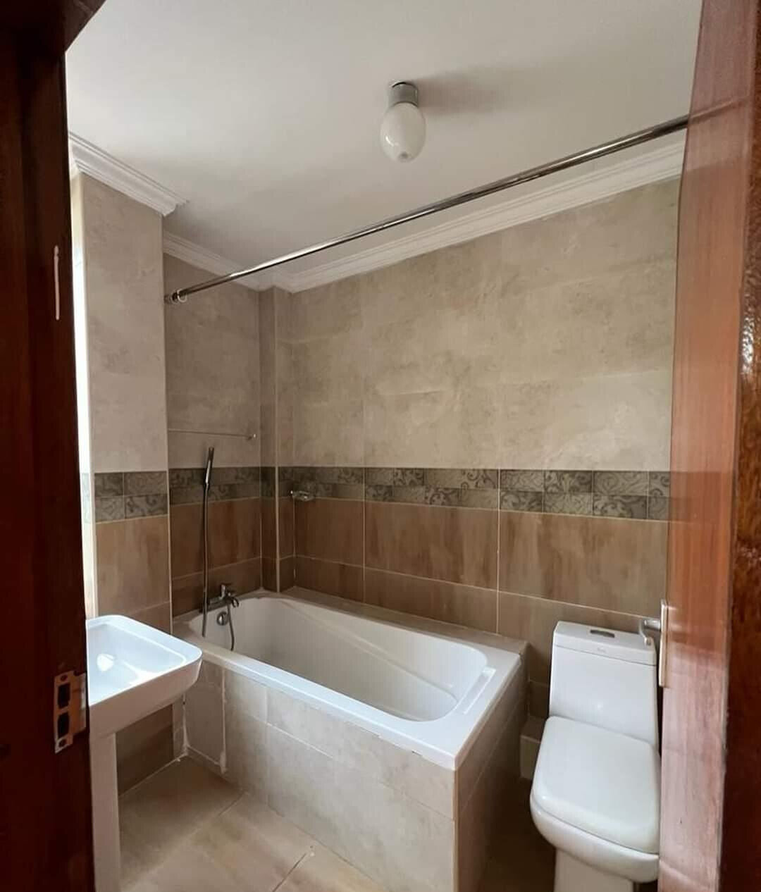 Spacious 5-Bed Townhouse with Pool & DSQ - Lavington