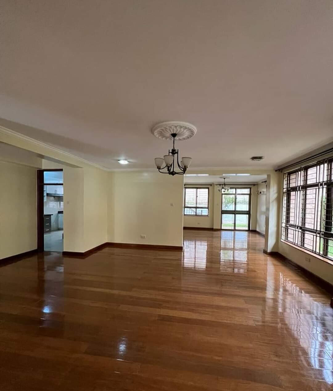 Spacious 5-Bed Townhouse with Pool & DSQ - Lavington
