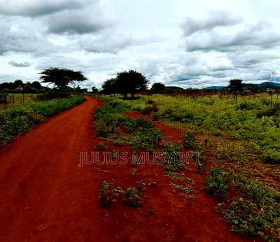 10 Acres Emali Makueni - Image 1