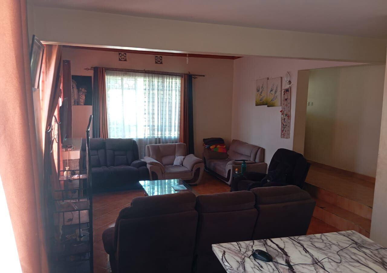 5-Bed Townhouse with DSQ & Double Garage - Kahawa Sukari