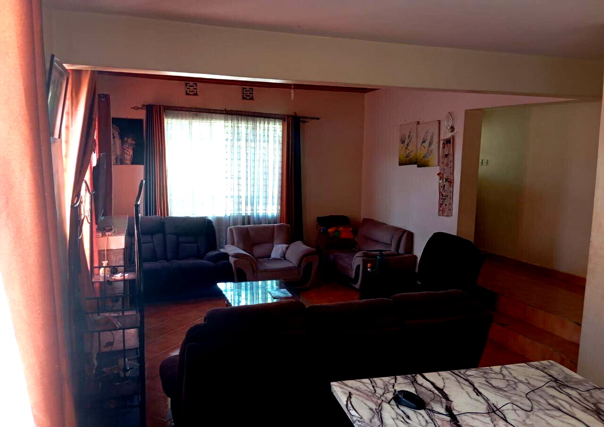 5-Bed Townhouse with DSQ & Double Garage - Kahawa Sukari