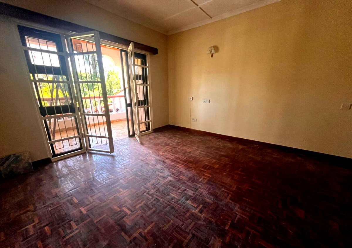 4-Ensuite Townhouse with DSQ & Pool on Half-Acre - Nyari