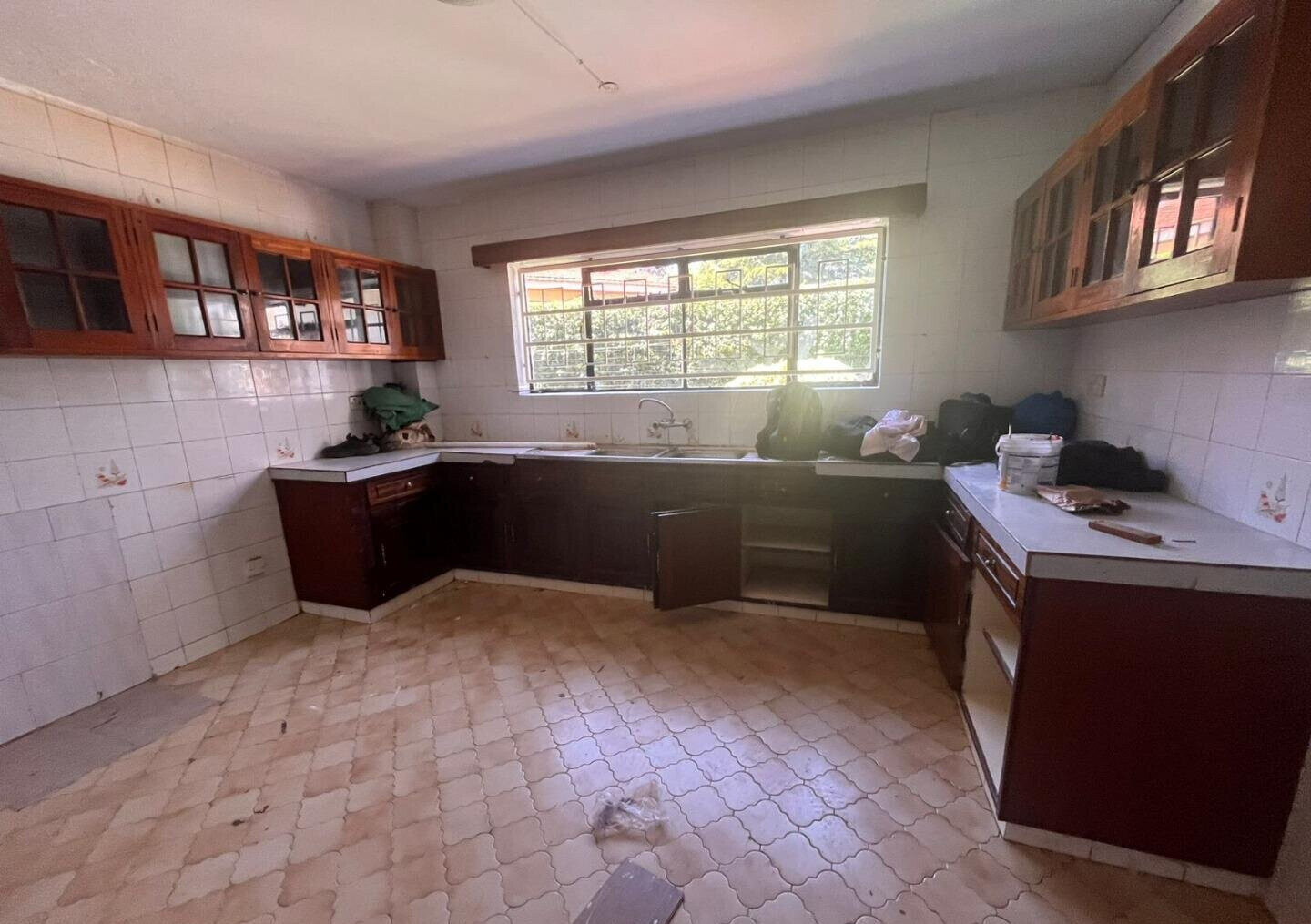 4-Ensuite Townhouse with DSQ & Pool on Half-Acre - Nyari