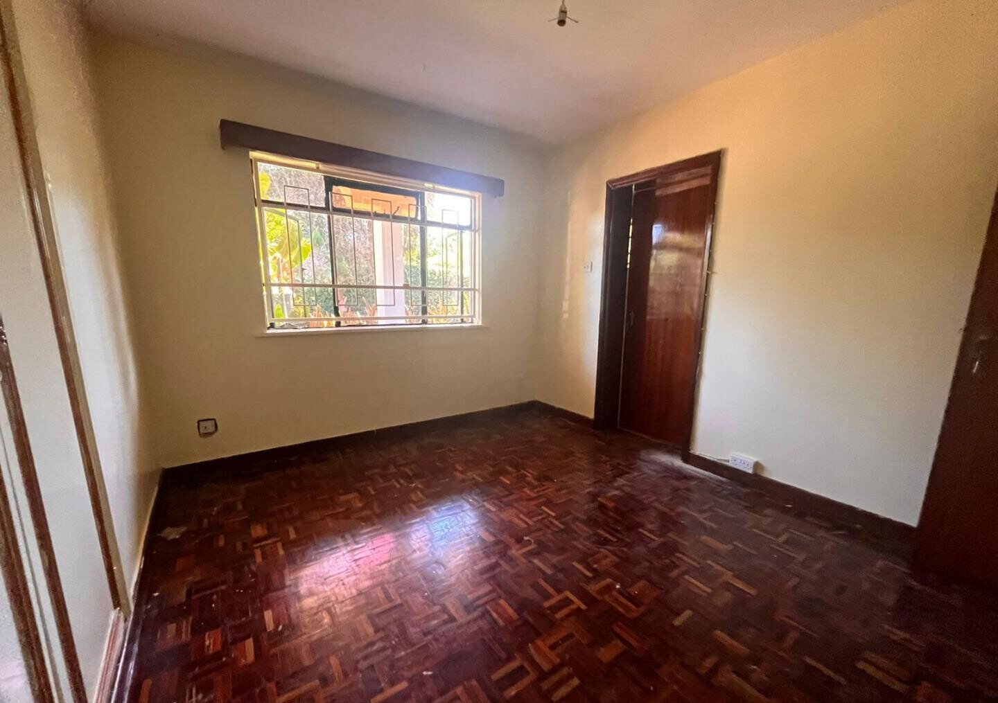4-Ensuite Townhouse with DSQ & Pool on Half-Acre - Nyari