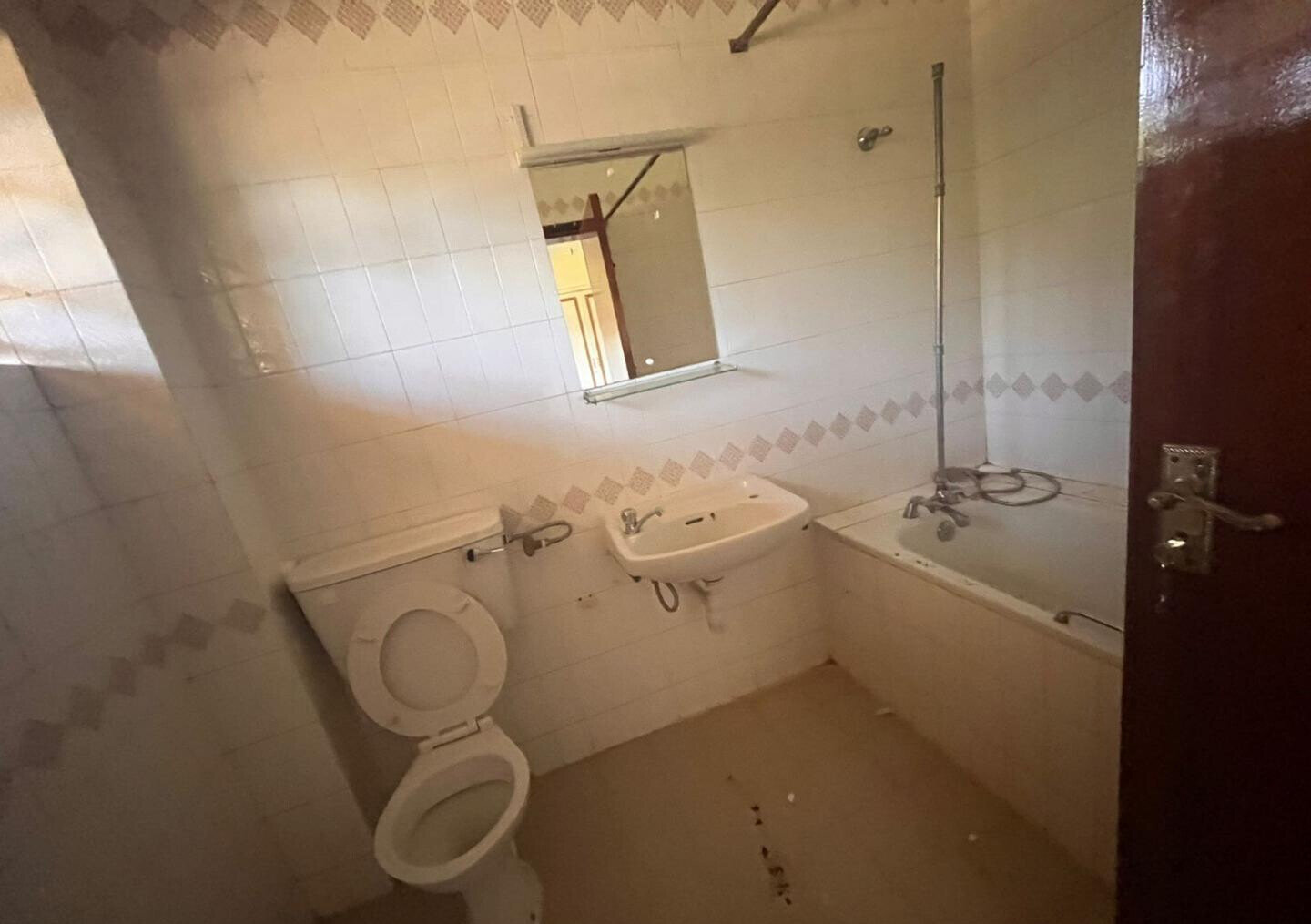 4-Ensuite Townhouse with DSQ & Pool on Half-Acre - Nyari