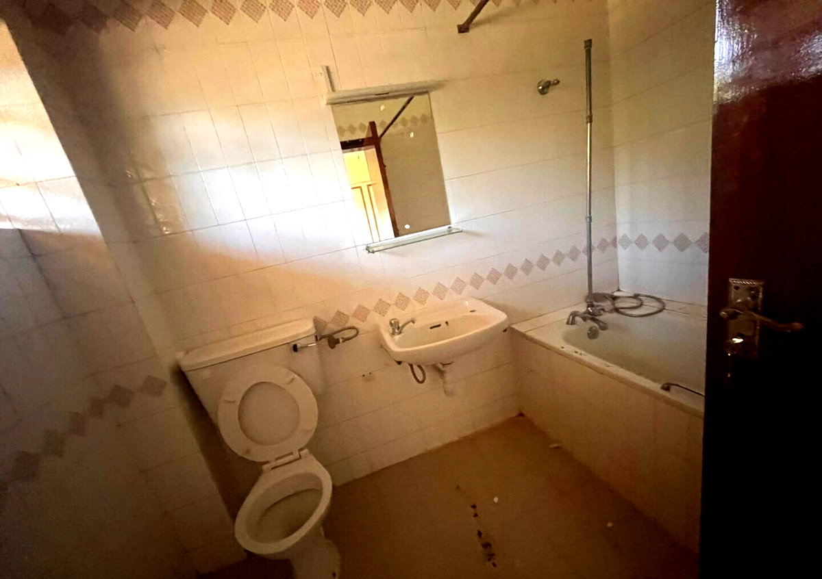 4-Ensuite Townhouse with DSQ & Pool on Half-Acre - Nyari
