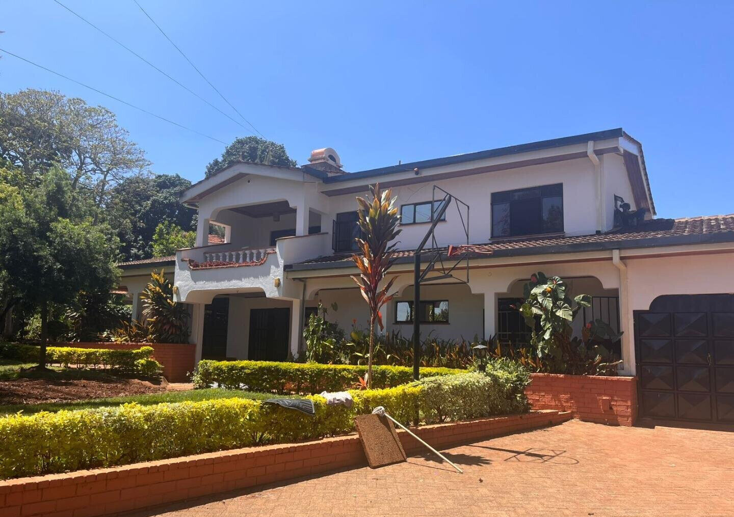 4-Ensuite Townhouse with DSQ & Pool on Half-Acre - Nyari