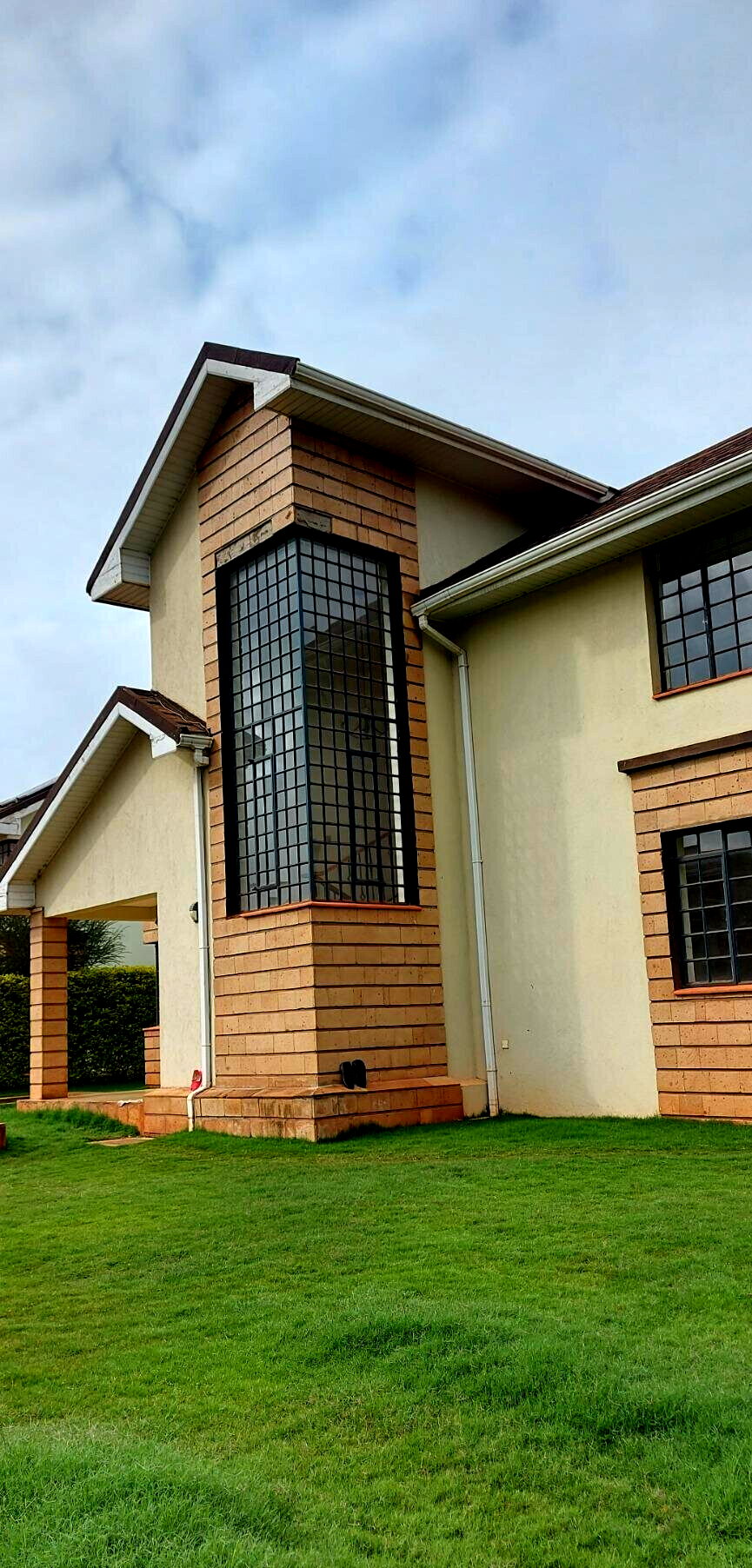 4 En-Suite Townhouse Near ISK in Gated Community - Kitisuru