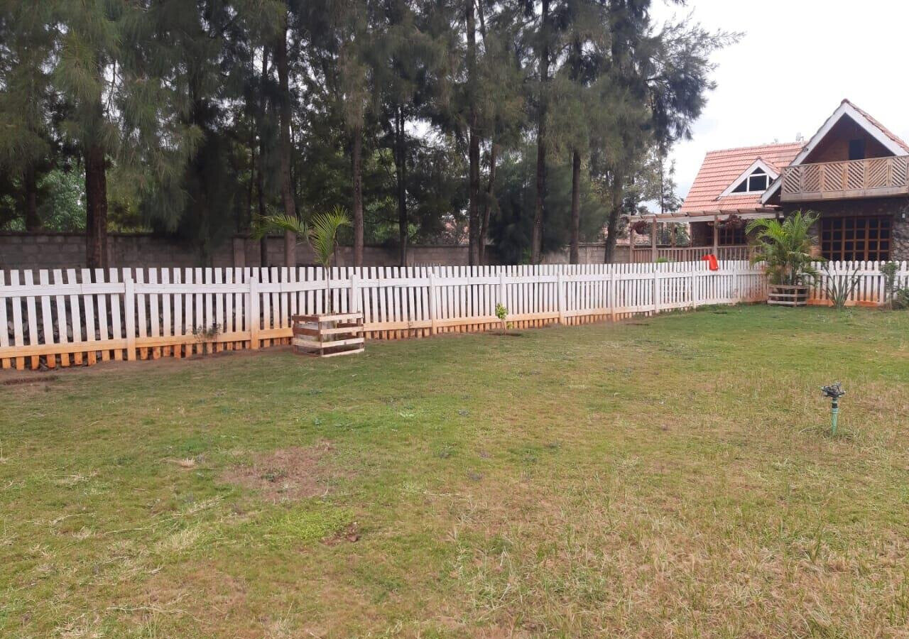 Quick-Sale 6BR Townhouse on 1 Acre with Guest Wing - Kiserian
