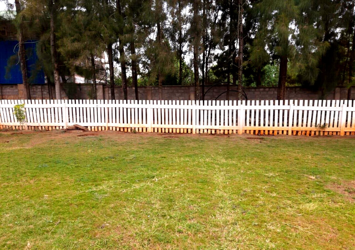 Quick-Sale 6BR Townhouse on 1 Acre with Guest Wing - Kiserian